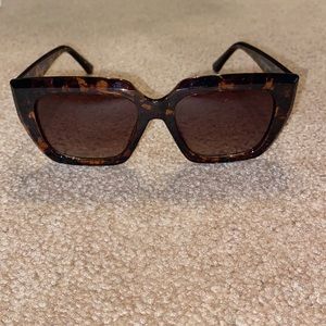 Tortoise frame sunglasses